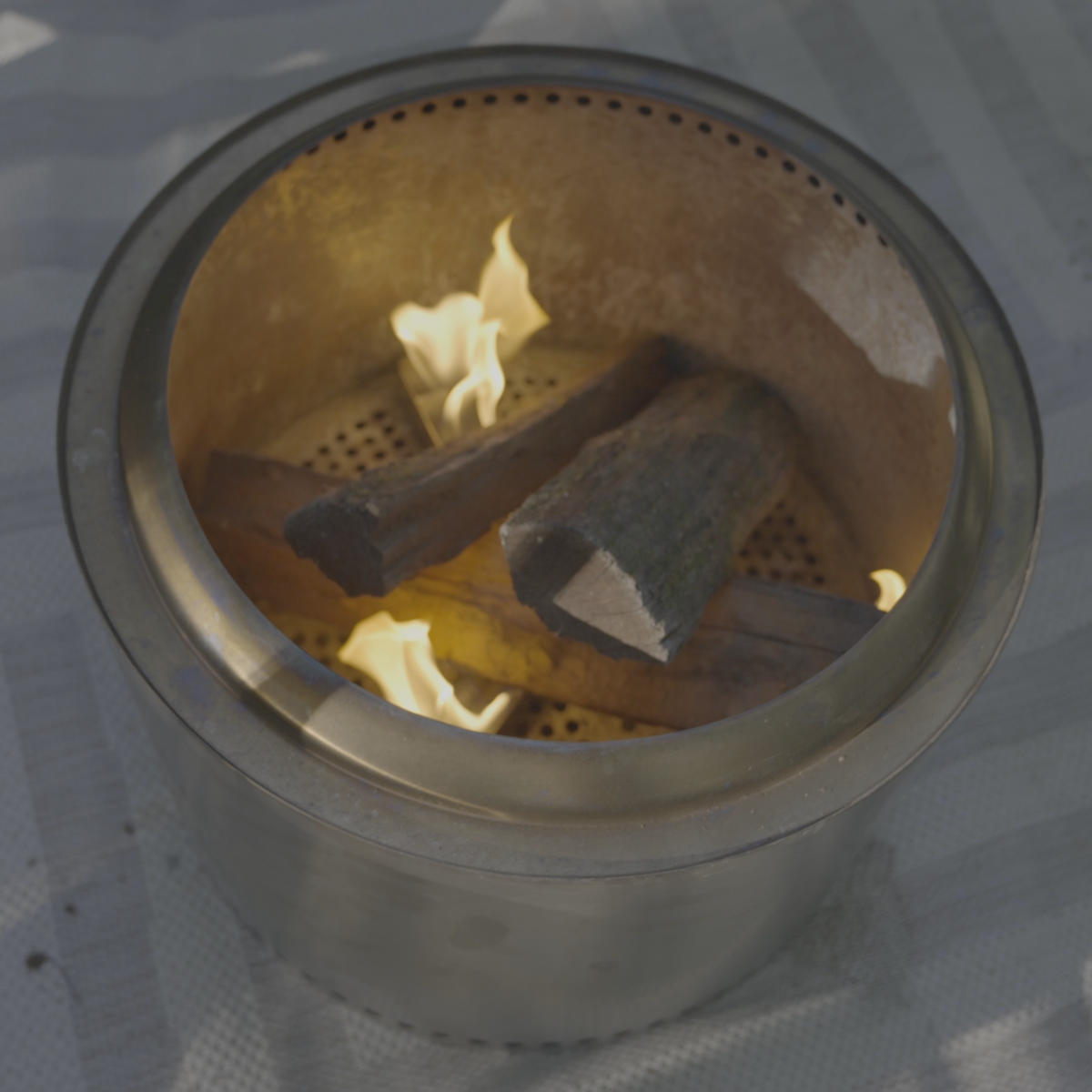 Spark Infinite Fire Starter – Reusable 360° Airflow Fire Pit & Campfire Starter